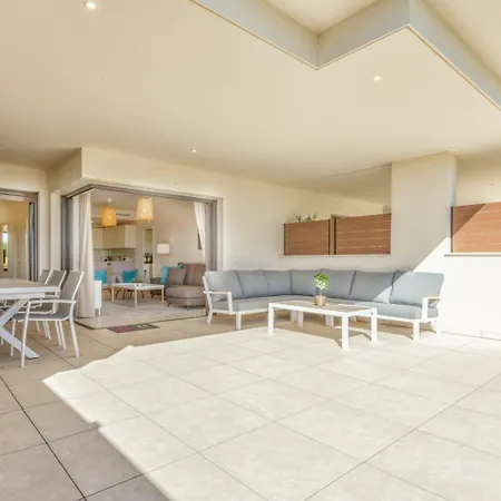 Vivi Homes - Lotus Pool, Garden, Gym &